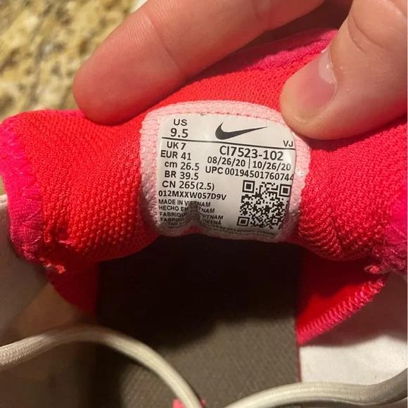 Women’s Nike React Vision Siren Red Workout Sneakers - Picture 10 of 12